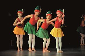 Taneční obor Základní umělecké školy Zdeňka Buriana připravil Vánoční koncert, se kterým dvakrát vyprodal KDK.