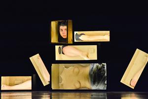 Jedním z nejpůsobivějších představení 39. ročníku přehlídky Kopřiva byla inscenace Hic Sunt Dracones Divadla Continuo.