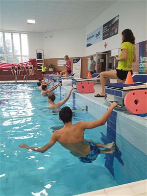 Plavecká soutěž měst se soutěží o nej kostým 10