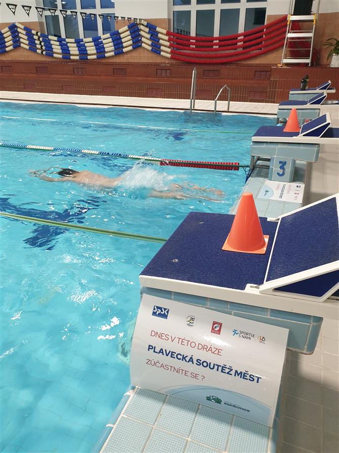 Plavecká soutěž měst se soutěží o nej kostým 8