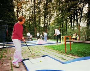 Mninigolf na letním koupališti