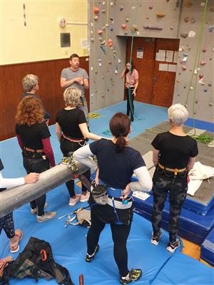 Do práce na kole - V triku na stěnu 17