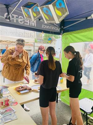 Fairtradový stan na květnovém farmářském trhu 18