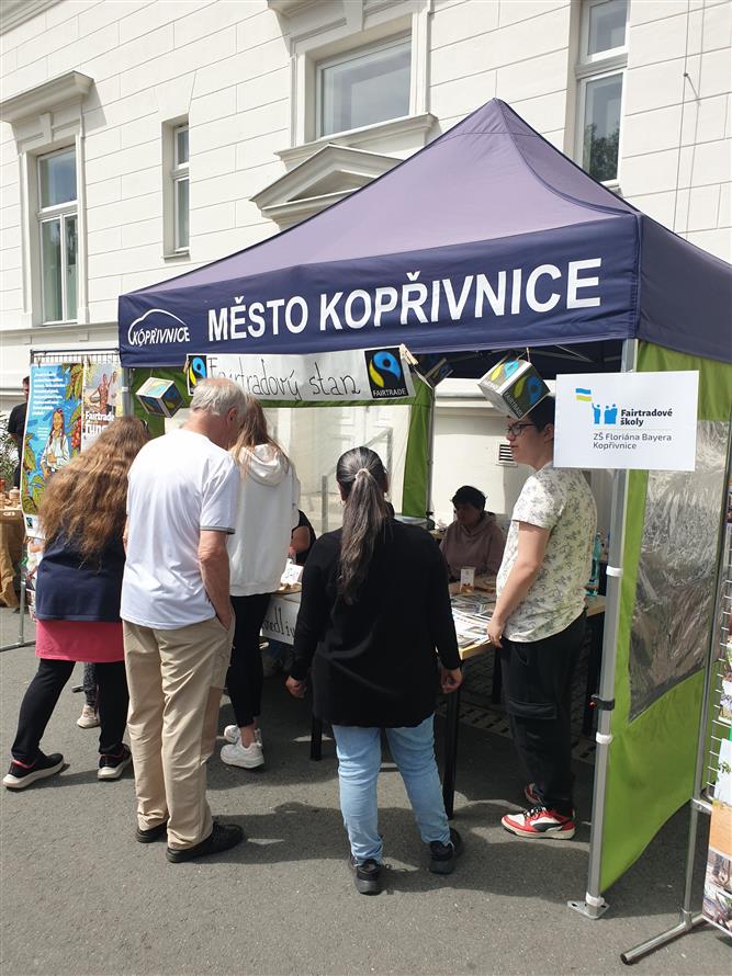 Fairtradový stan na květnovém farmářském trhu 15