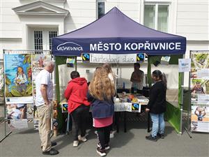 Fairtradový stan na květnovém farmářském trhu 14