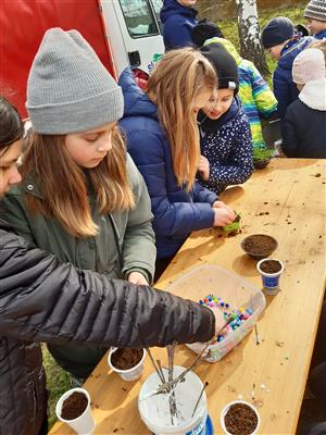 Den Země v Sadu E. Beneše