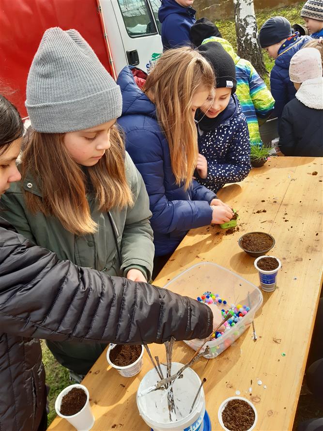 Den Země v Sadu E. Beneše