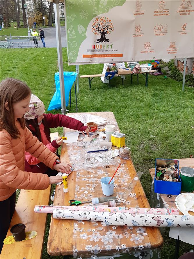 Den Země v Sadu E. Beneše