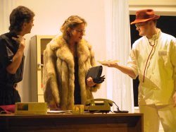 Bláznivá komedie ‘Rodina je základ státu’ v podání divadelního souboru Chaos z Valašské Bystřice<br/>
FOTO: DAVID MACHÁČEK