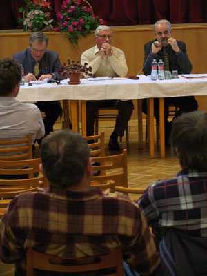 V minulém týdnu se kopřivničtí uvolnění radní a úředníci města sešli s obyvateli místních částí na sérii veřejných schůzí v Lubině, Mniší a Vlčovicích.<br/>
FOTO: DAVID MACHÁČEK