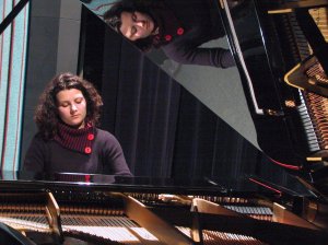 Klavíristka Martina Merunková ukončila svým vystoupením v kině Puls další předplatitelskou sezonu Kruhu přátel hudby.                                       <br/>                                         
FOTO: DAVID MACHÁČEK