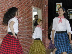 V Klubu Kamarád se i letos slavil Mezinárodní den Romů. Nechyběla taneční a pěvecká vystoupení.<br/>
FOTO: MICHAL RAŠKA