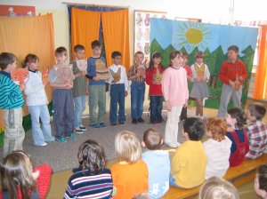 Divadelním představením Ze života zvířátek se představili všichni žáci 2.B ze ZŠ 17. listopadu během čtyř vystoupení před svými spolužáky, rodiči a dětmi z mateřských škol.<br/>
FOTO: ARCHIV ŠKOLY