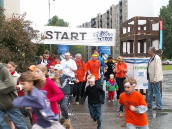Účast na letošním Běhu Terryho Foxe negativně poznamenal déšť, přesto si mnozí nenechali sportovně-charitativní akci ujít.<br/>
FOTO: DANA HOĎÁKOVÁ
