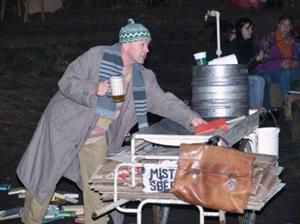 Jan Číhal s kolegy z ostravského Bílého divadla hrál na Divadelní dílně inscenaci Hráz věčnosti. Ani tak však nevynikla, jak by si zřejmě divadelníci přáli.<br/>
FOTO: DAVID MACHÁČEK