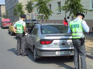 Začátek školního roku provázela také dopravně-bezpečnostní akce s celostátní  působností. V Kopřivnici policisté kontrolovali řidiče 1. září.<br/>                                                    
FOTO: DANA HOĎÁKOVÁ