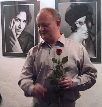 Milan Vícha vystavuje své fotografie v refektáři příborského muzea. Portrétní specialista přiznává, že další žánry jej již zajímají méně.<br/>                          
FOTO: DAVID MACHÁČEK
