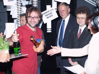 Šéfredaktor TV Beskyd si odnáší sošku za první místo v kategorii Zpravodajství. Studio obhájilo vítězství z loňské Kafky.<br/>    
FOTO: DAVID MACHÁČEK
