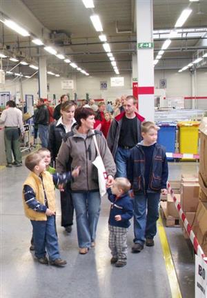 Výrobní závod firmy Dura ve vlčovické průmyslové zóně v sobotu otevřel své brány veřejnosti. Den otevřených dveří měl odhalit skutečnost o fungování firmy. <br/>    
FOTO: DURA AUTOMOTIVE