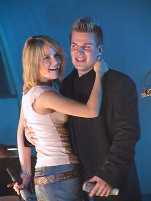 Šárka Vaňková a Tomáš Savka byli také hosty charitativního koncertu Lidi lidem. Akce pod záštitou premiéra Paroubka vynesla 200  tisíc korun.<br/>                                                      
FOTO: DAVID MACHÁČEK
