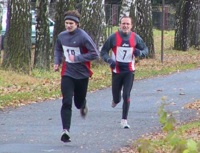 Kopřivničan Alexandr Neuwirth (číslo 7) obsadil v Běhu kolem Libotína v kategorii veteránů první místo.<br/>                                                                                                  
FOTO: ONDŘEJ ZAPLETAL
