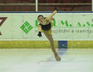 Krasobruslařka Kateřina Kubienová při sobotní volné jízdě, která jí vynesla stříbrnou medaili na Velké ceně města Kopřivnice.<br/>                                                                     
FOTO: DAVID MACHÁČEK
