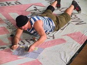 Petr Vaněk je sice jen hostem souboru Slezského divadla, v jeho inscenaci Sluhy dvou pánů mu ale patřila hlavní role.<br/>                                                                                         
FOTO: DAVID MACHÁČEK
