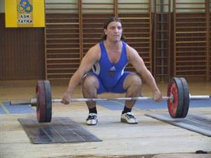 Jiří Orság ozdobil Velkou cenu ve vzpírání novým českým rekordem v nadhozu, když dostal nad hlavu 180 kilogramů.<br/>                                                                               
FOTO: DAVID MACHÁČEK
