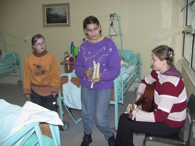 Vystoupení dětí z Dětského centra zpříjemnilo pobyt pacientům ve středisku následné lůžkové péče.<br/>
FOTO: ILONA HOFFMANNOVÁ
