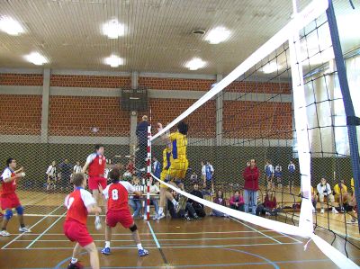Výběr Libereckého kraje (vlevo) vybojoval v utkání s Pardubicemi stříbrné medaile na Memoriálu Richarda Myslíka.<br/> 
FOTO: ONDŘEJ ZAPLETAL

