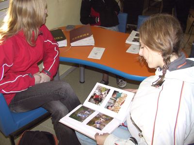 Při dnu otevřených dveří na Základní škole sv. Zdislavy si zájemci mohli prohlédnout školu, navštívit vyučování, seznámit se s pracemi dětí či školními kronikami.<br/>           
FOTO: ILONA HOFFMANNOVÁ
