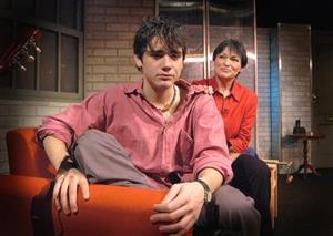 Populárnímu Vojtovi Kotkovi svěřil režisér hlavní roli v divadelní hře Motýli. Tu v příštím týdnu uvede i místní kulturní dům.<br/>                                                                                            
FOTO: AP PROSPER
