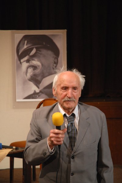 Devadesátiletý Bohuslav Ficek je jedním z lidí, kteří stáli u založení tradice diskuzních fór o Masarykových myšlenkách a současnosti. Letos akce oslavila kulaté výročí.<br/>       
FOTO: DAVID MACHÁČEK
