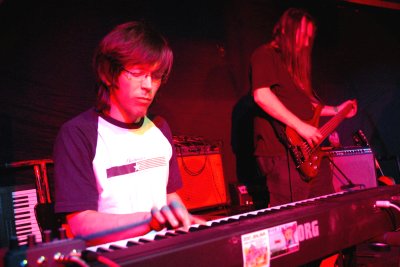 Zajímavá muzika a velmi dobrý zvuk, to byl páteční koncert pražských OTK v Noře. Do Kopřivnice přijeli společně s Ememvoodoopöká z Ústí nad Orlicí.<br/>                                       
FOTO: DAVID MACHÁČEK
