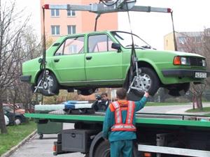 Pokud majitel zapomene odvézt auto z ulice, která má být uklizena, musí počítat s tím, že bude odtaženo.<br/>              
ILUSTRAČNÍ FOTO: DANA HOĎÁKOVÁ

