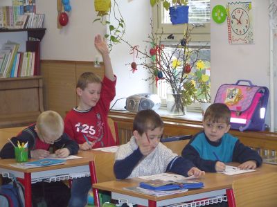 Do června jsou všichni žáci ZŠ Mniší v jedné třídě, od září už budou rozděleni do dvou. Prvňáci budou ve třídě společně s druháky, třeťáci budou sami.<br/>                                      
FOTO: DANA HOĎÁKOVÁ
