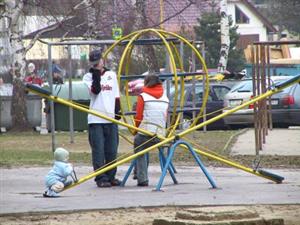 Dětská hřiště se letos nedočkají větších úprav. Město má v rozpočtu pouze sto tisíc korun, což stačí jen na opravy.<br/>                   
FOTO: DAVID MACHÁČEK
