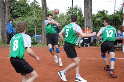 Slovenským volejbalistům z týmu Novoť se na turnaji kadetů moc nedařilo. Nakonec bojovali o 4. - 6. příčku v tabulce.<br/>                                                                                    
FOTO: DAVID MACHÁČEK
