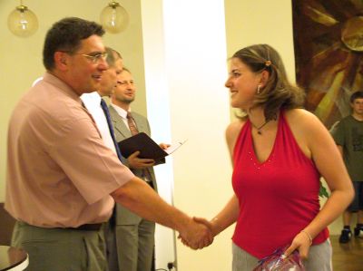 Vedení radnice oceňovalo žáky devátých tříd, kteří povinnou školní docházku ukončili s vyznamenáním.<br/> FOTO: DAVID MACHAČEK