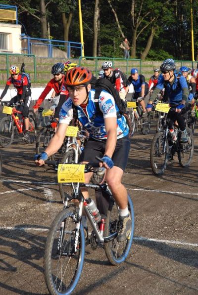 Čtyři sta padesát bikerů letos vyrazilo na náročnou trasu Kopřivnického drtiče. V beskydských kopcích najeli 122 kilometrů. Více o závodu čtěte na straně 8.<br/>                                   
FOTO: DAVID MACHÁČEK
