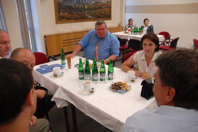 Zástupci partnerských měst v rámci své návštěvy Kopřivnice projednávali možnosti dalšího prohlubování vzájemné spolupráce.<br/>                                                                    
FOTO: DAVID MACHÁČEK
