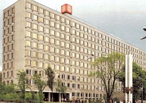 Takto vypadala správní budova tehdejšího národního podniku Tatra v osmdesátých letech, v té době byla plná administrativních pracovníků automobilky ...