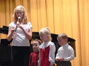 O kulturní vystoupení na vítání občánků Kateřinic se postaraly děti z místní mateřské školy v doprovodu starších žáků.<br/>                                                                  
FOTO: ILONA HOFFMANNOVÁ
