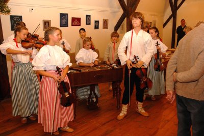 Ve výstavních prostorách na Fojtství už vypukly Vánoce. Na konci minulého týdne zde byla zahájena výstava, která má připomenout, jak svátky slavili naši předkové.<br/>            
FOTO: DAVID MACHÁČEK