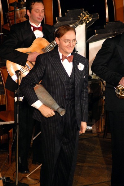 Ondřej Havelka se svým bandem Melody Makers vyprodali v neděli Kulturní dům v Kopřivnici, program Zcela rozvrkočeni připomněl písně Osvobozeného divadla. <br/><br/>
FOTO: DAVID MACHÁČEK
