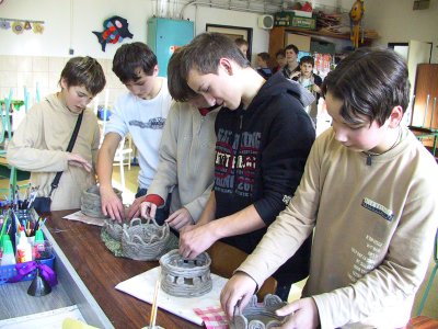 Během dne otevřených dveří bylo možno navštívit hodinu keramiky, která má na škole letitou tradici ať již jako součást vyučování, nebo odpolední kroužek.<br/>                      
FOTO: ILONA HOFFMANNOVÁ
