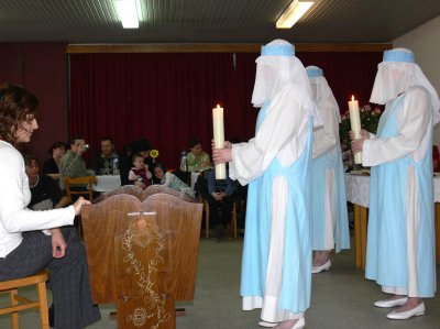 Vítání občánků v Petřvaldě provázelo vystoupení sudiček ze skupiny Keltik.<br/> FOTO: ILONA HOFFMANNOVÁ