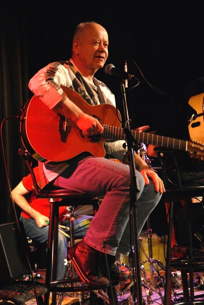 Radim Hladík s kapelou Blue Effect hráli ve Štramberku na akustické nástroje. Toto výjimečné vystoupení si nenechaly ujít stovky fanoušků.<br/>                                                  
FOTO: DAVID MACHÁČEK