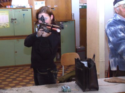 Veronika Vavrošová podala ve finále zimní střelecké ligy nejlepší výkon ve střelbě z pušky na 60 ran. Stala se i celkovou vítězkou soutěže v této disciplíně.<br />                             
FOTO: ONDŘEJ ZAPLETAL
