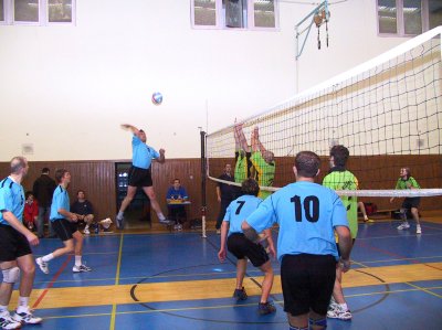 Kopřivničtí volejbalisté na domácí půdě celkem hladce přehráli tým VK Kylešovice a udrželi si druhou pozici v tabulce.<br/>                                                          
FOTO: ONDŘEJ ZAPLETAL
